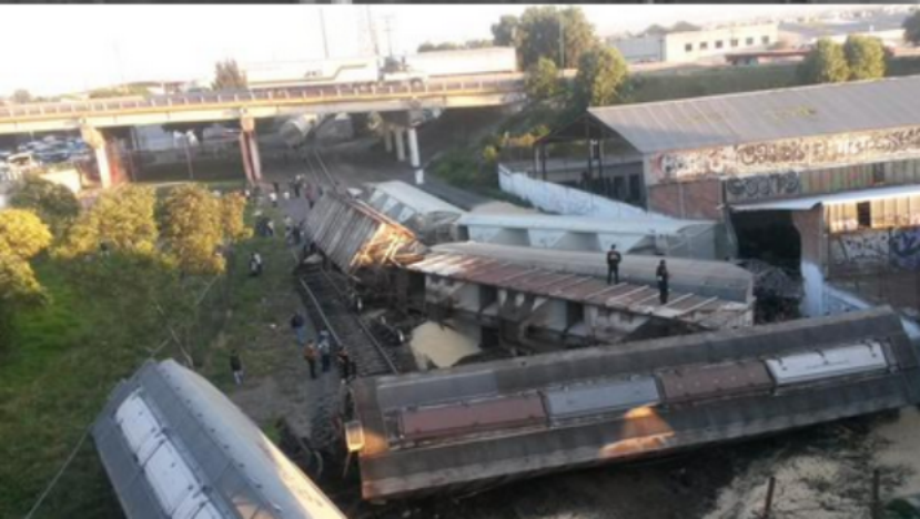 Tardará 48 horas rehabilitación del tren descarrilado en Tlalnepantla